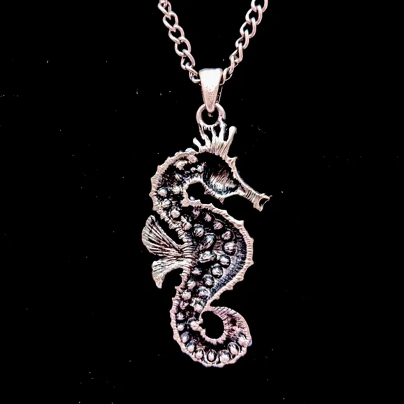 Seahorse Pendant Neckless with Purple Dots - Picture 3 of 4